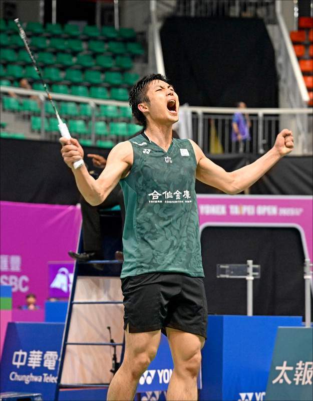 修斯憑借自 修斯憑借自