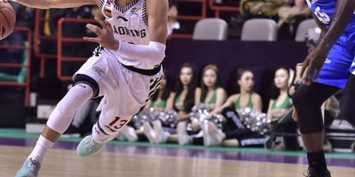 贤在网前争 贤在网前争